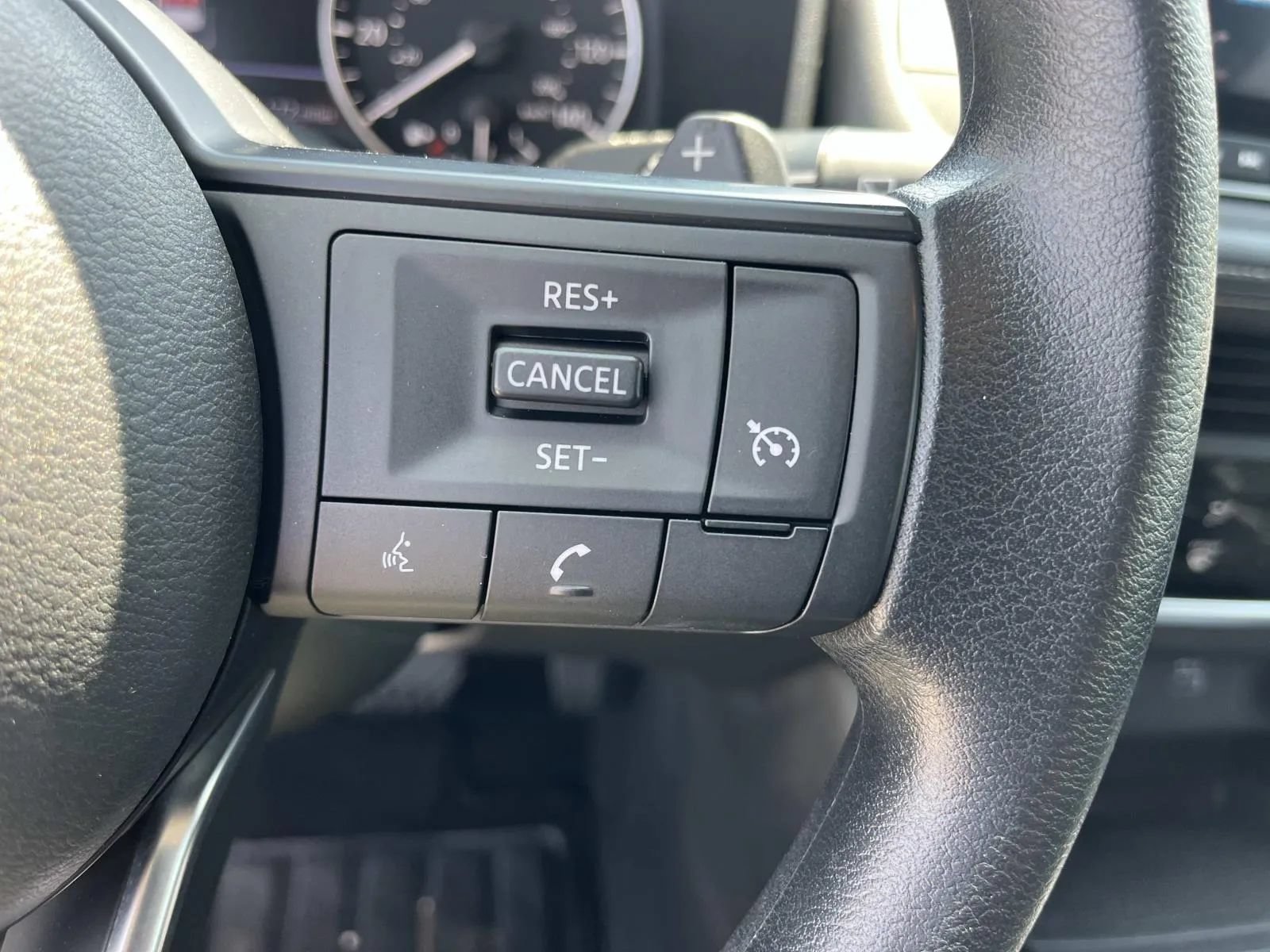 Used 2023 Nissan Rogue S FWD image 32