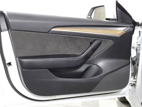 Used 2023 Tesla Model 3 Standard Range image 6