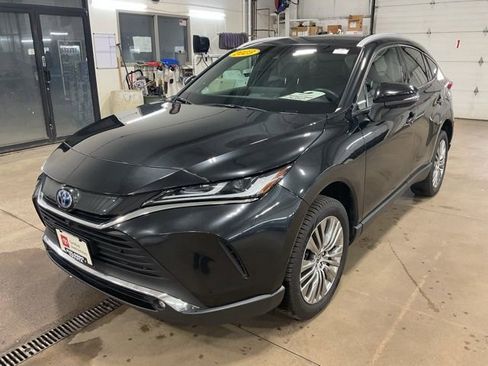 Used 2023 Toyota Venza Limited image 3