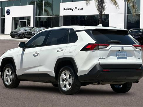 Used 2021 Toyota RAV4 XLE w/ Convenience Package FWD image 6
