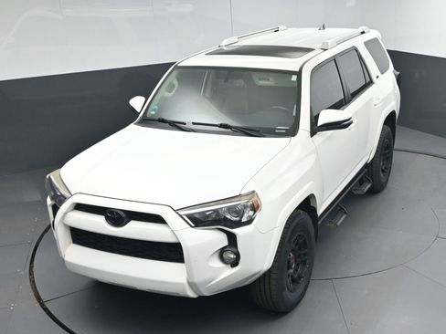 Used 2017 Toyota 4Runner SR5 Premium AWD/4WD image 29