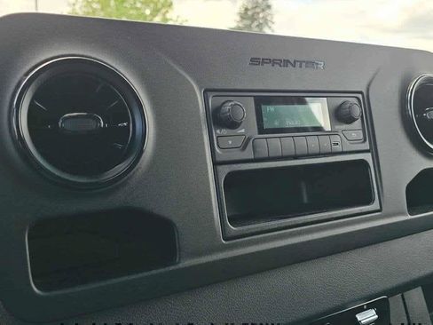 Used 2025 Mercedes-Benz Sprinter 2500 image 33