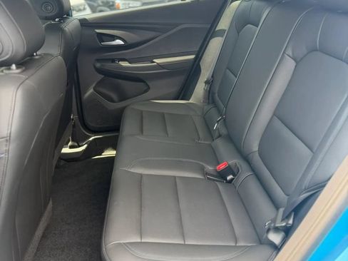 Used 2025 Buick Envista Sport Touring w/ Convenience II Package FWD image 18