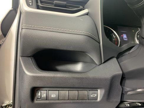 Used 2021 Toyota RAV4 XLE w/ Convenience Package image 16