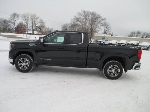 New 2026 GMC Sierra 1500 SLE image 8