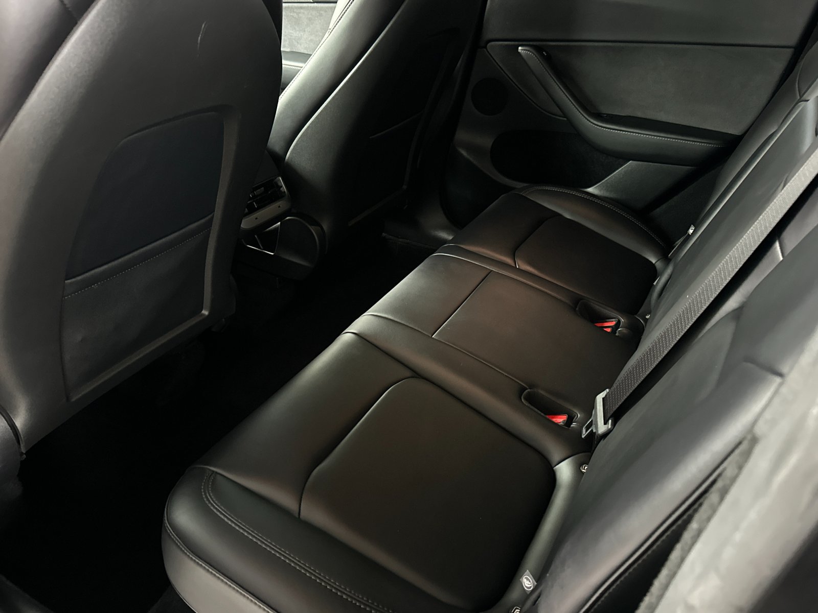 Used 2025 Tesla Model Y Long Range RWD image 11