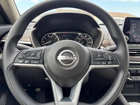 Used 2025 Nissan Altima 2.5 SV FWD image 26
