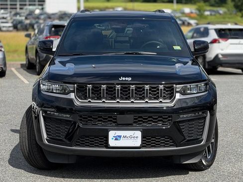 Used 2026 Jeep Grand Cherokee Limited AWD/4WD image 2