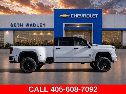 Used 2025 Chevrolet Silverado 3500 High Country w/ High Country Premium Package AWD/4WD image 8