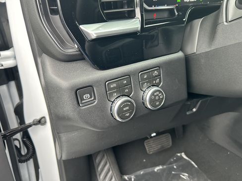 New 2026 GMC Sierra 2500 SLT w/ SLT Premium Package AWD/4WD image 23