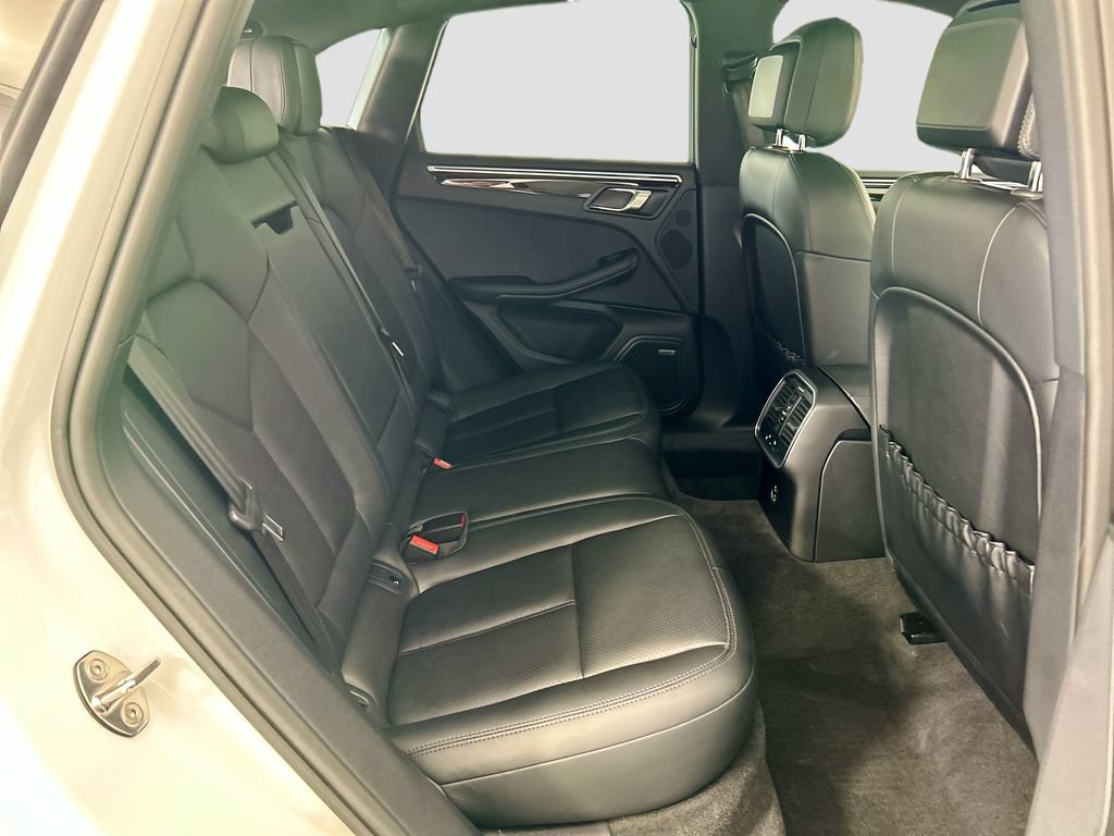 Certified 2023 Porsche Macan AWD/4WD image 22