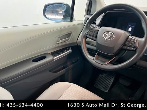 Used 2023 Toyota Sienna LE AWD/4WD image 11