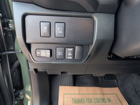 Used 2021 Toyota Tacoma TRD Off-Road w/ TRD Premium Off Road Package AWD/4WD image 17