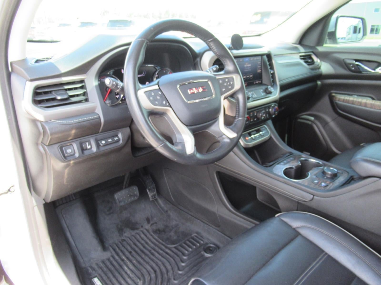 Used 2020 GMC Acadia Denali w/ Technology Package FWD image 18