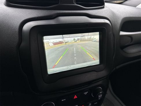 Used 2020 Jeep Renegade Latitude image 17