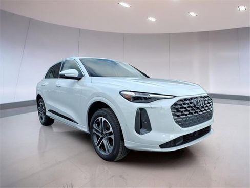 Used 2025 Audi Q5 Premium Plus w/ Premium Plus image 1