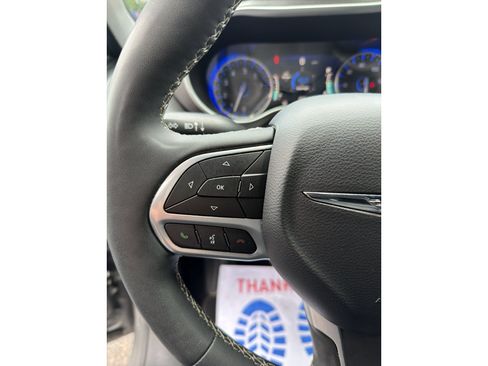 Used 2025 Chrysler Pacifica Select FWD image 13