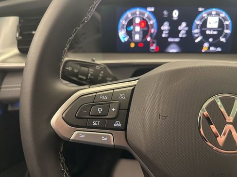 New 2026 Volkswagen Tiguan SE AWD/4WD image 10