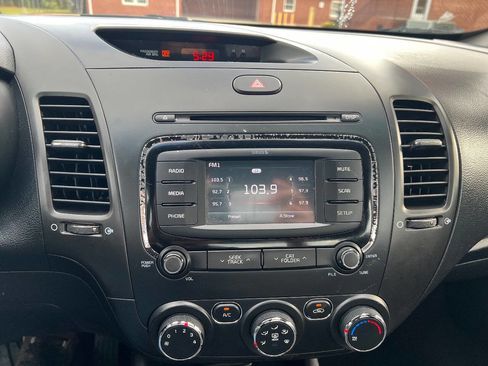 Used 2017 Kia Forte LX w/ LX Popular Package image 16