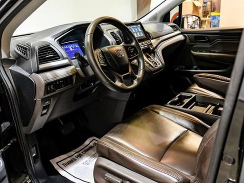 Used 2018 Honda Odyssey EX image 3