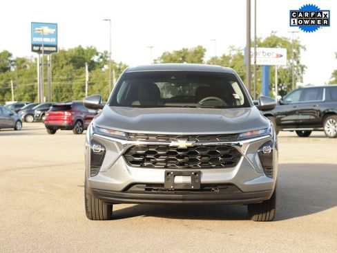 Used 2025 Chevrolet Trax LS w/ LS Convenience Package FWD image 2