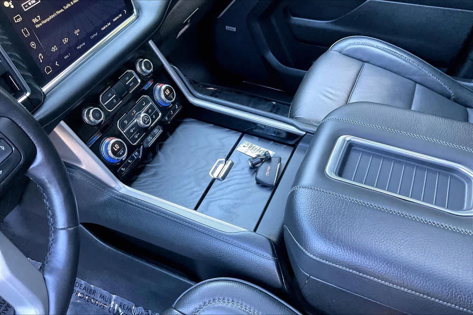 Used 2024 GMC Yukon Denali w/ Advanced Technology Package AWD/4WD image 16