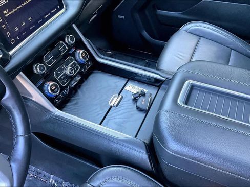 Used 2024 GMC Yukon Denali w/ Advanced Technology Package AWD/4WD image 16