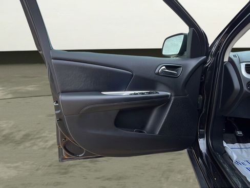 Used 2012 Dodge Journey SXT w/ Flexible Seating Group image 16