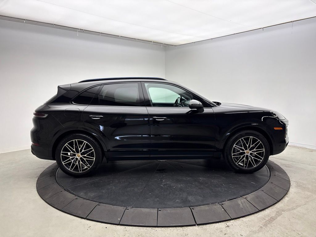 Certified 2024 Porsche Cayenne AWD/4WD image 8