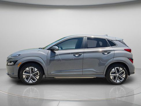 Used 2023 Hyundai Kona SE FWD image 3