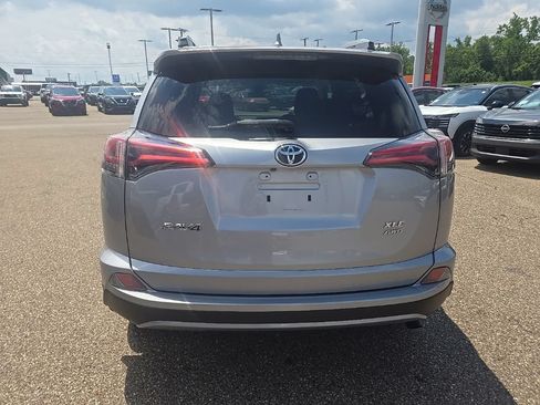 Used 2018 Toyota RAV4 XLE w/ Plus Extra Value Package AWD/4WD image 7