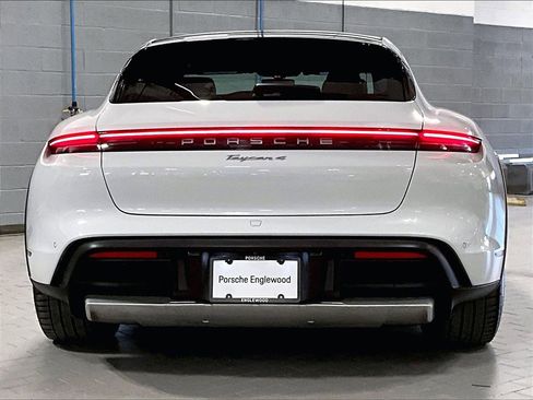 Certified 2022 Porsche Taycan 4 Cross Turismo image 9
