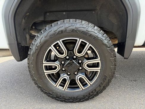 Used 2020 GMC Sierra 3500 AT4 w/ AT4 Premium Package AWD/4WD image 9