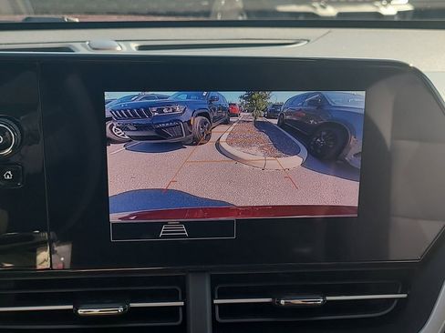 Used 2025 Chevrolet Trax LS FWD image 22