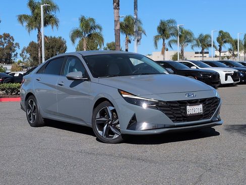 Used 2023 Hyundai Elantra Limited w/ Cargo Package image 2