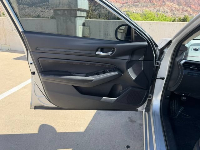 Used 2019 Nissan Altima 2.5 SR FWD image 9