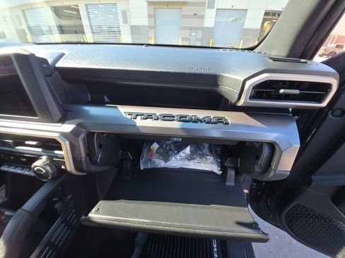Used 2025 Toyota Tacoma SR5 AWD/4WD image 30