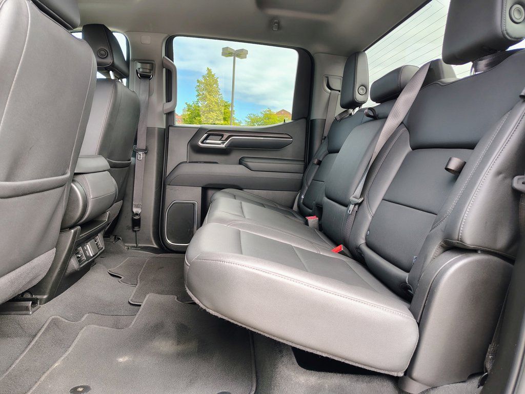 Used 2025 GMC Sierra 1500 SLT AWD/4WD image 33