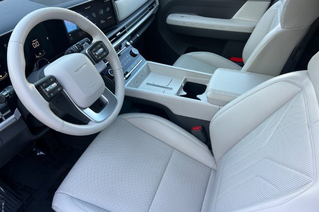 Used 2025 Hyundai Santa Fe SEL AWD/4WD image 10
