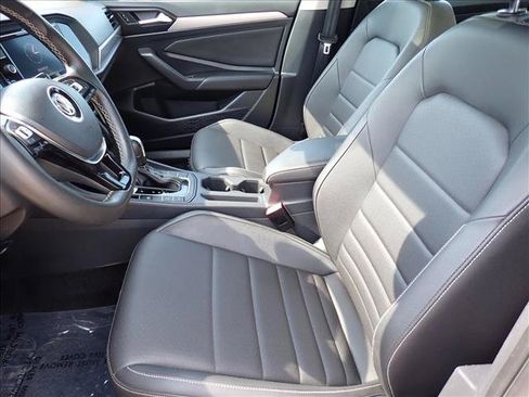 Used 2021 Volkswagen Jetta SE w/ SE Cold Weather Package FWD image 10