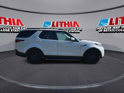 Used 2023 Land Rover Discovery S image 9