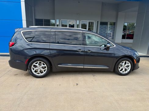 Used 2020 Chrysler Pacifica Limited FWD image 7