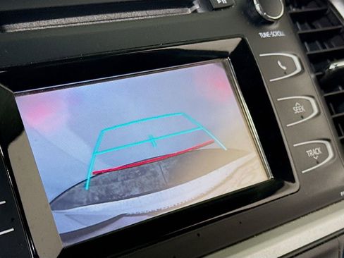 Used 2019 Toyota Highlander LE image 30