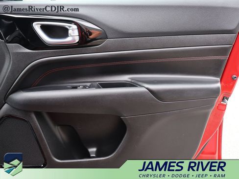 Used 2025 Jeep Compass Trailhawk AWD/4WD image 8