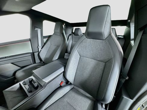 Used 2025 Tesla Cybertruck 2WD Crew Cab image 19