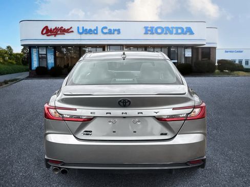 Used 2025 Toyota Camry SE AWD/4WD image 4