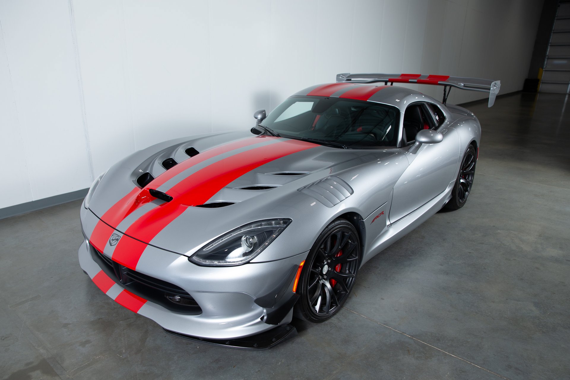Used 2017 Dodge Viper ACR w/ Extreme Aero Package RWD image 2