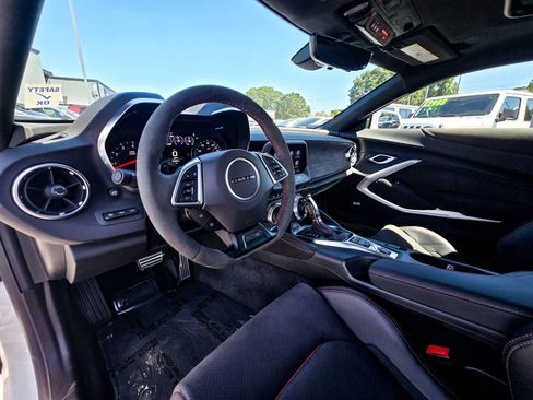 Used 2022 Chevrolet Camaro ZL1 image 9