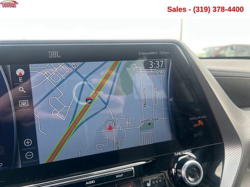 Used 2022 Toyota Highlander Platinum AWD/4WD image 16