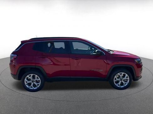 Used 2025 Jeep Compass Latitude AWD/4WD image 13